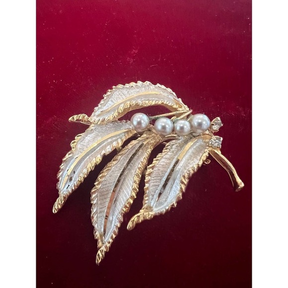Vintage signed BSK pearl brooch - Picture 1 of 4